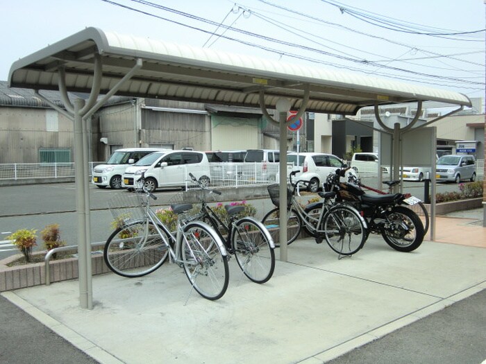 物件外観写真3　(駐輪場)