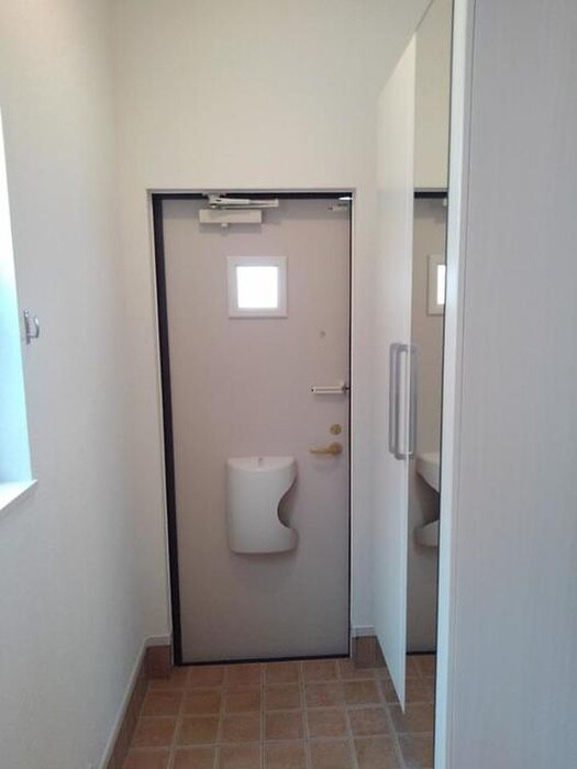 物件内観写真9　(玄関)