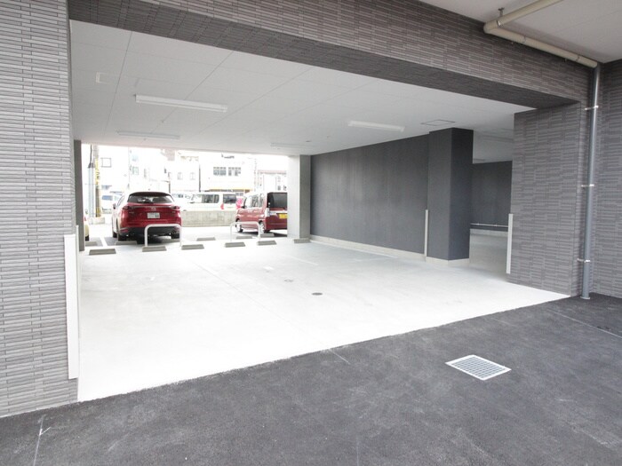 物件外観写真2　(駐車場)