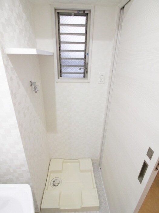 物件内観写真12　(洗濯機置場)