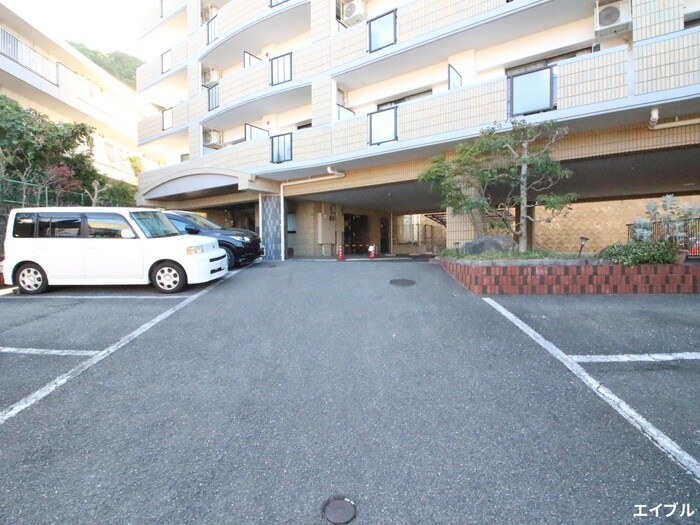 物件外観写真4　(駐車場)