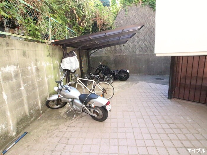 物件外観写真5　(駐輪場)