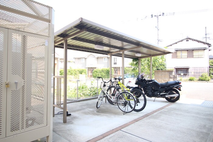 物件外観写真4　(駐輪場)