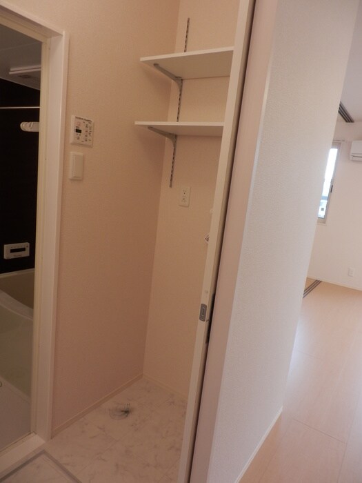 物件内観写真14　(洗濯機置場)