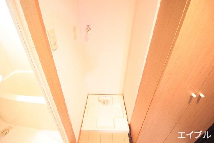 物件内観写真11　(洗濯機置場)