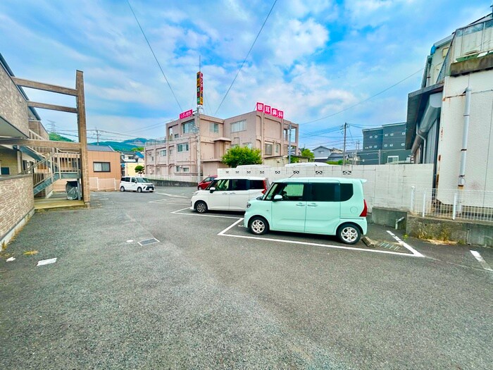 物件外観写真2　(駐車場)