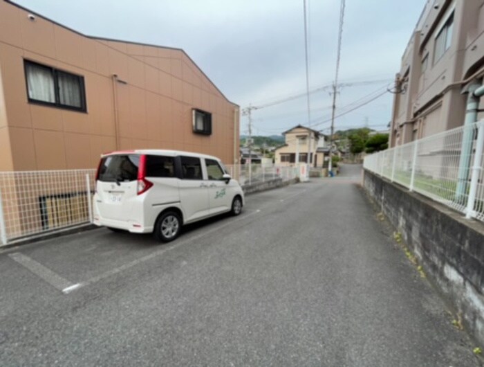 物件外観写真3　(駐車場)