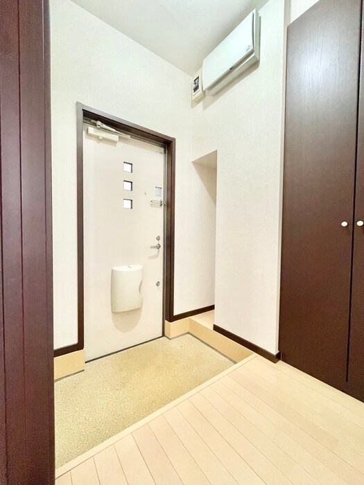 物件内観写真12　(玄関)