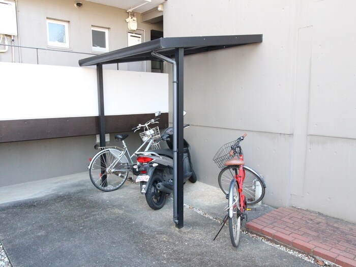 物件外観写真5　(駐輪場)