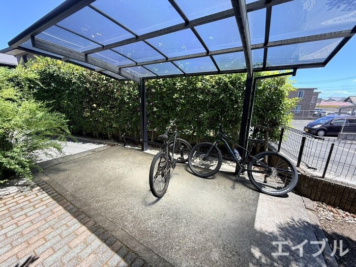 物件外観写真3　(駐輪場)