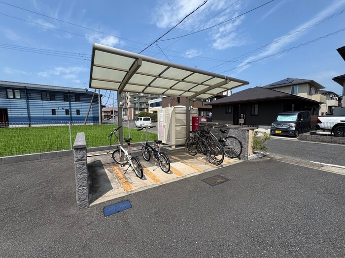 物件外観写真5　(駐輪場)