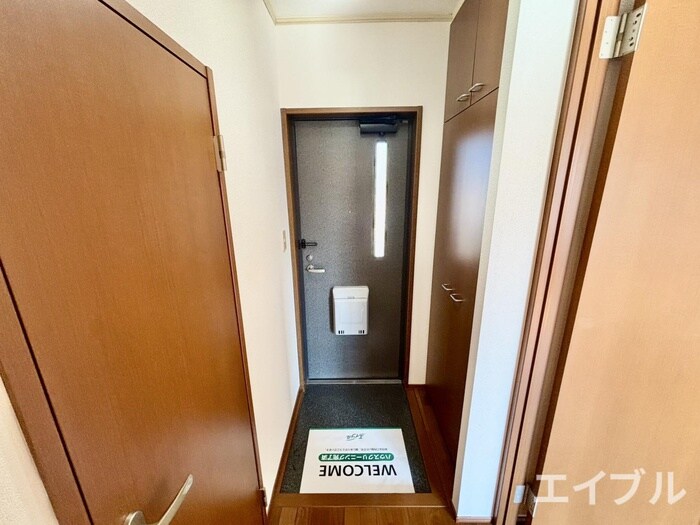 物件内観写真16　(玄関)
