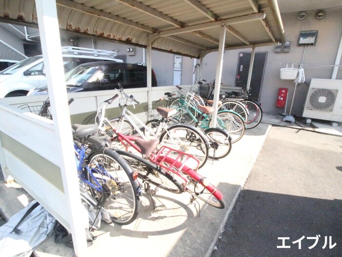 物件外観写真4　(駐輪場)