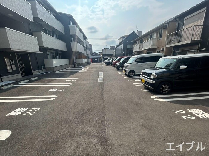 物件外観写真2　(駐車場)