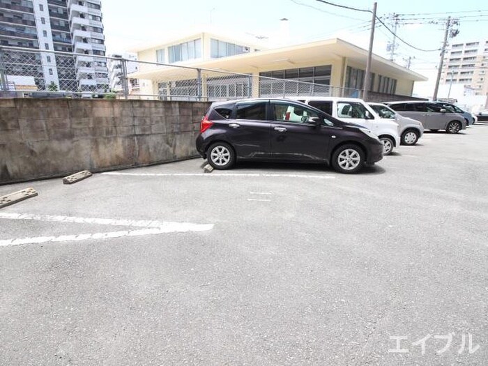 物件外観写真3　(駐車場)