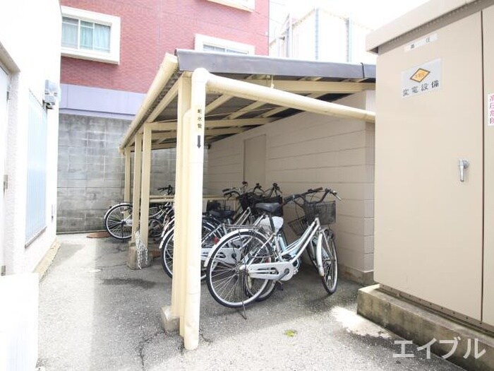 物件外観写真4　(駐輪場)