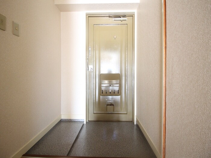 物件内観写真13　(玄関)