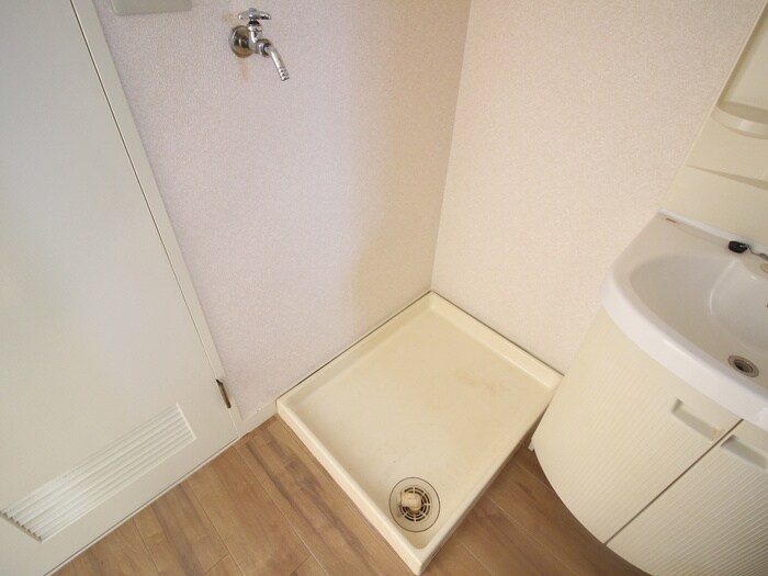 物件内観写真16　(洗濯機置場)