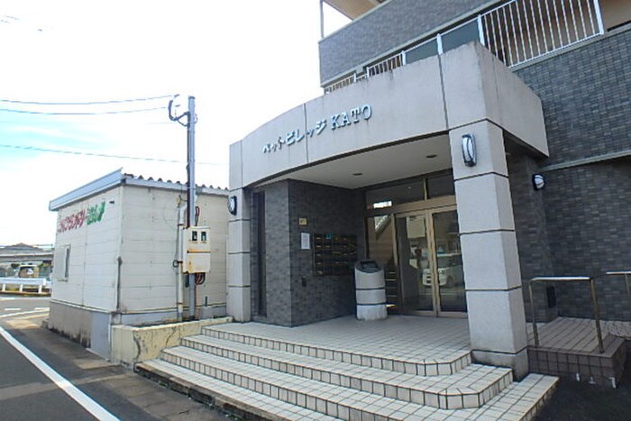 物件外観写真2　(エントランス部分)