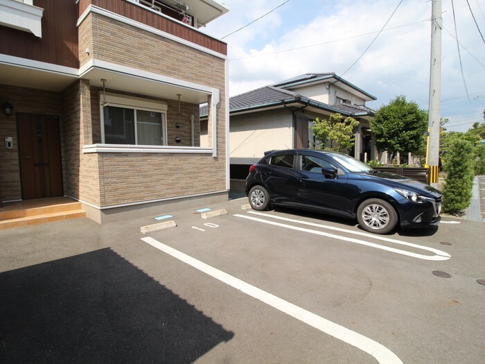 物件外観写真2　(駐車場)