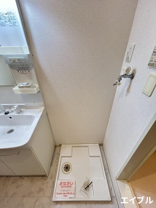 物件内観写真18　(洗濯機置場)