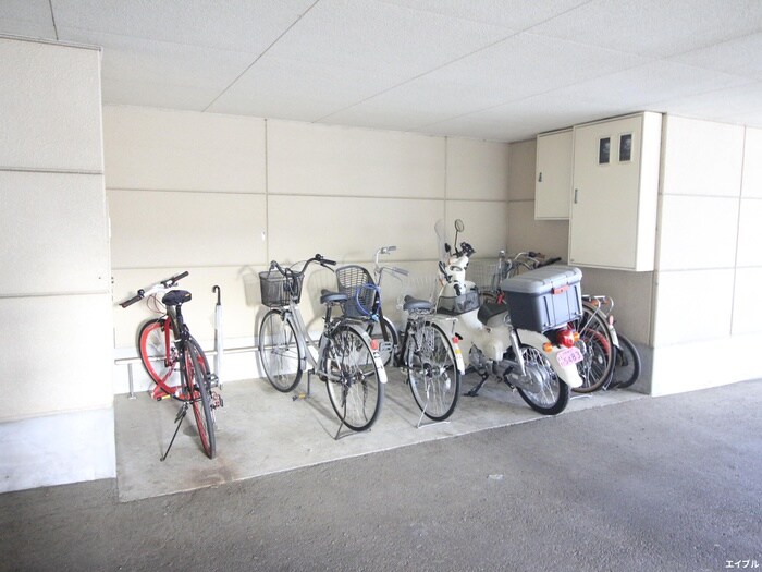 物件外観写真6　(駐輪場)