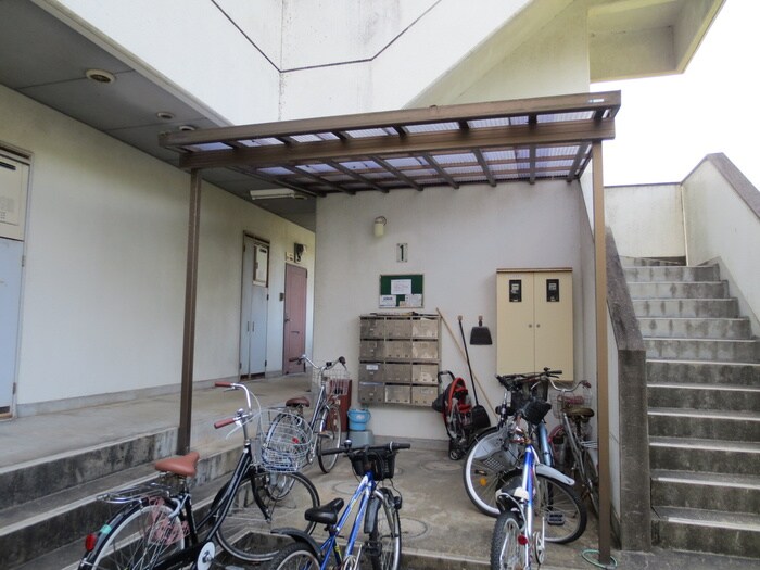 物件外観写真3　(駐輪場)