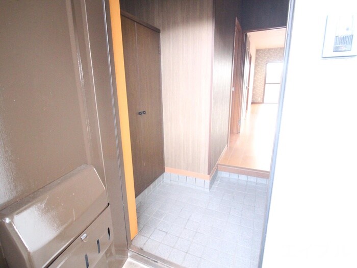 物件内観写真10　(玄関)