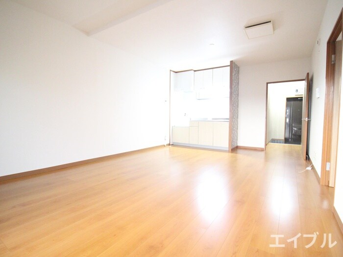 物件内観写真11　(室内からの展望)