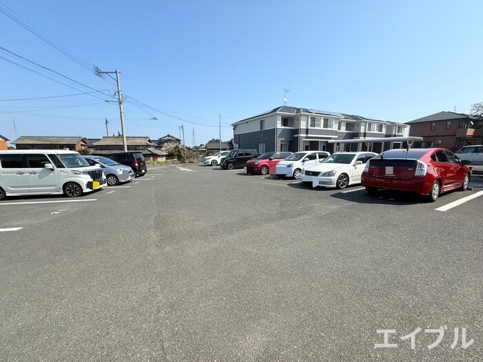 物件外観写真2　(駐車場)
