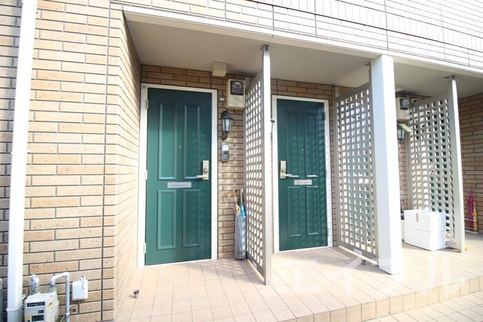 物件外観写真6　(エントランス部分)
