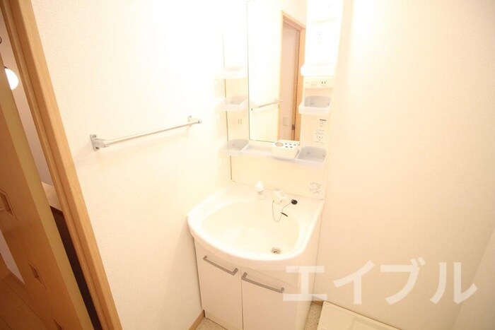 物件内観写真12　(洗濯機置場)