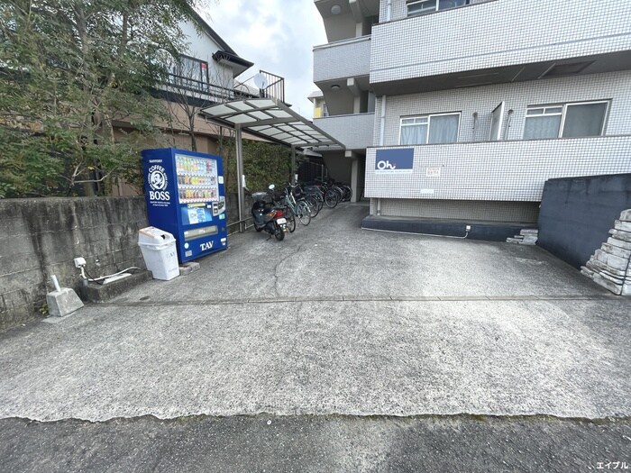 物件外観写真3　(駐車場)