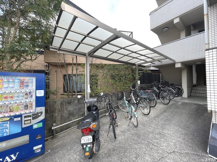 物件外観写真4　(駐輪場)