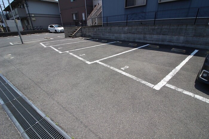 物件外観写真2　(駐車場)
