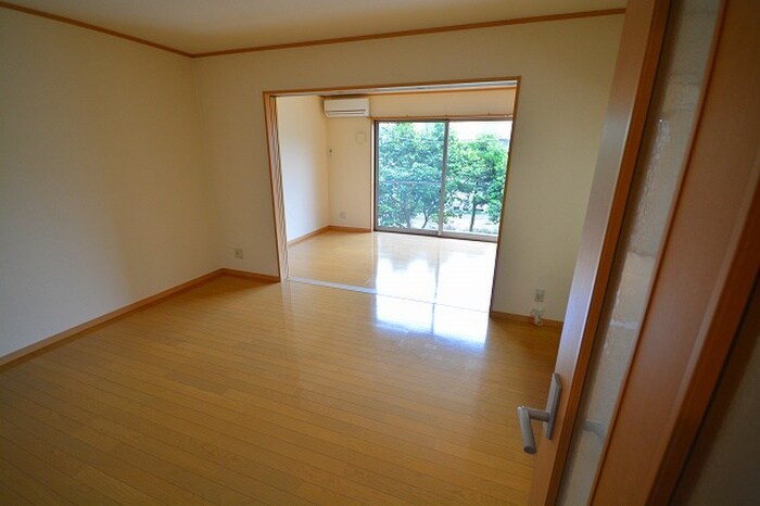 物件内観写真4　(居室)