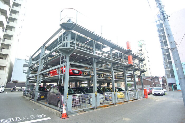 物件外観写真4　(駐車場)