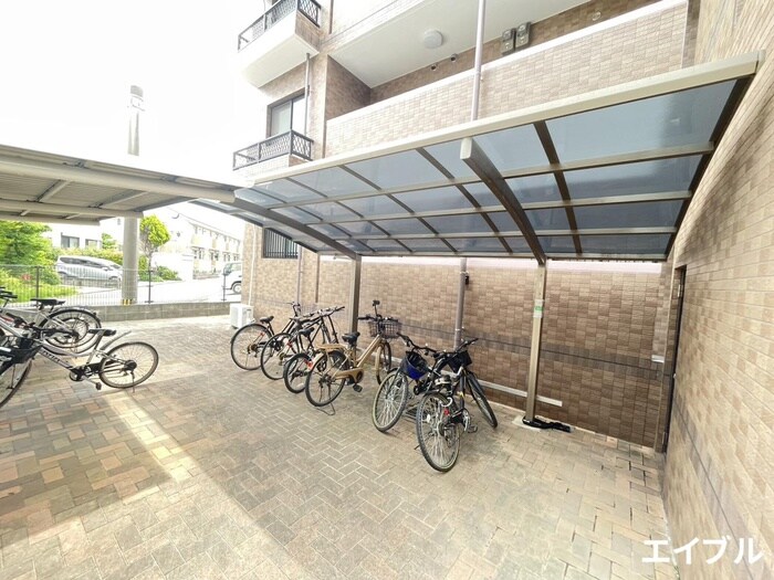 物件外観写真5　(駐輪場)