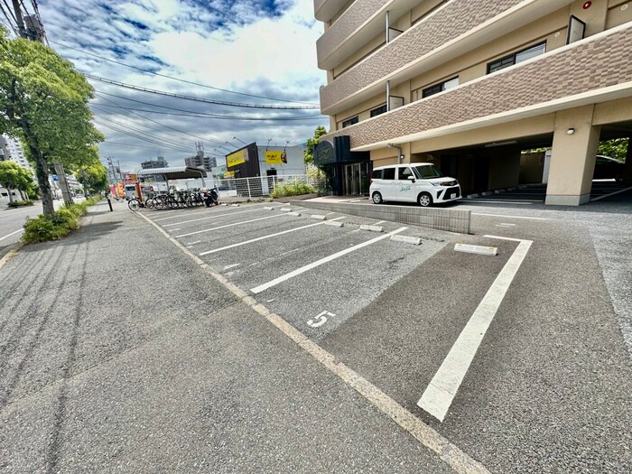 物件外観写真2　(駐車場)