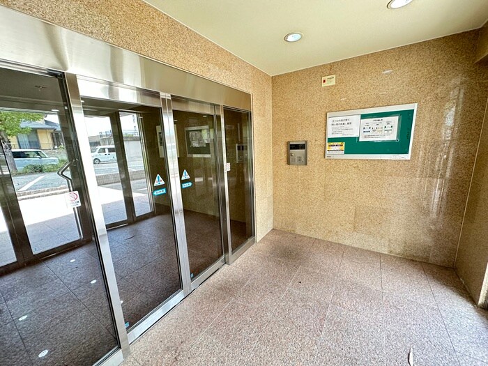 物件外観写真5　(エントランス部分)