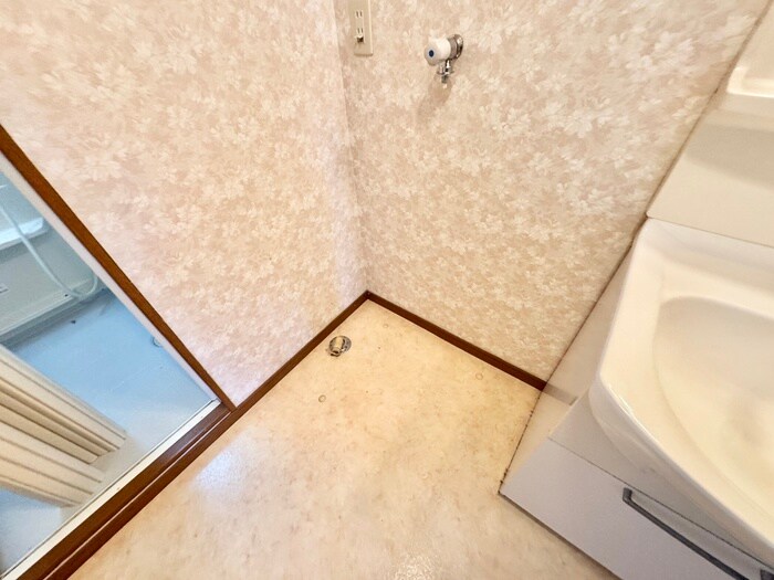 物件内観写真16　(洗濯機置場)