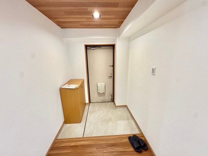 物件内観写真11　(玄関)