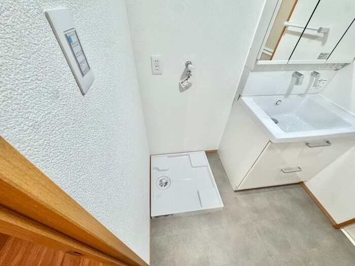 物件内観写真13　(洗濯機置場)