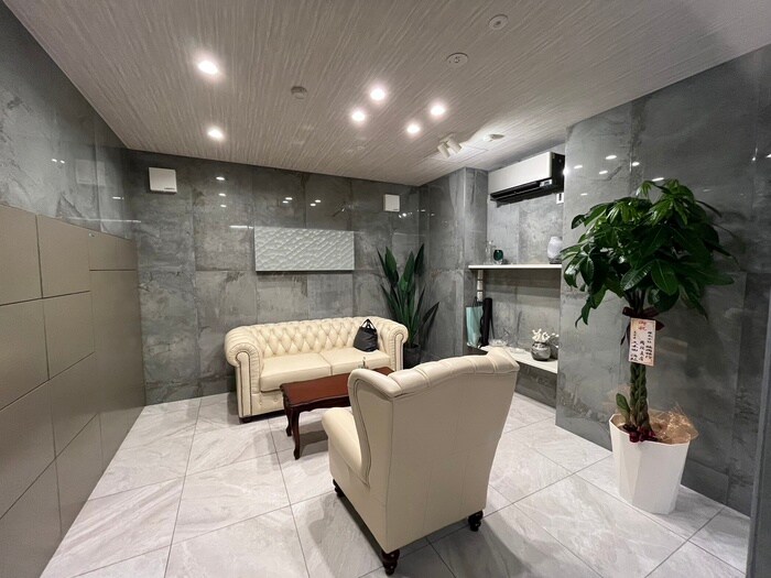 物件外観写真4　(エントランス部分)