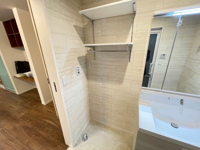 物件内観写真16　(洗濯機置場)