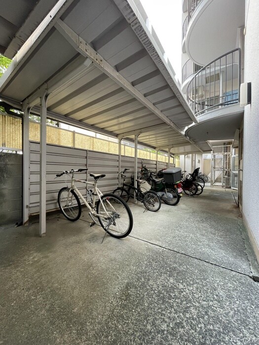 物件外観写真5　(駐輪場)