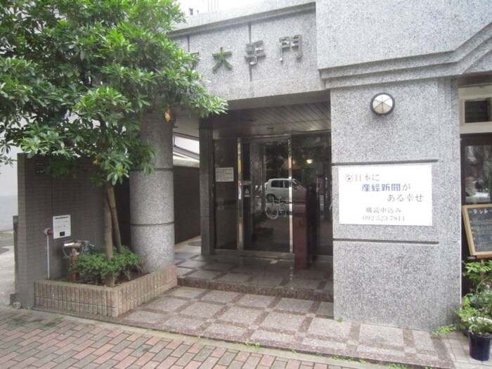 物件外観写真4　(エントランス部分)