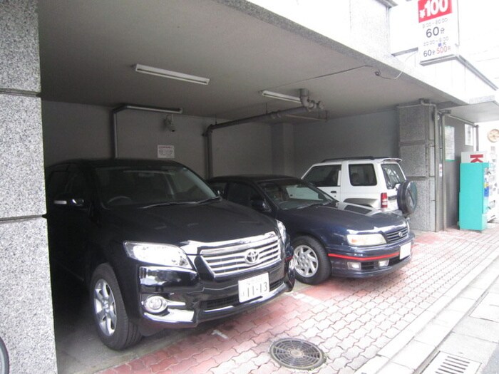 物件外観写真6　(駐車場)