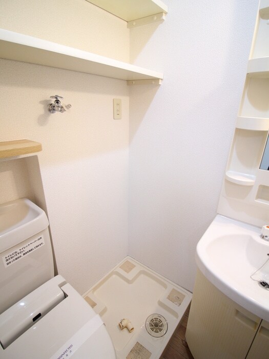 物件内観写真16　(洗濯機置場)