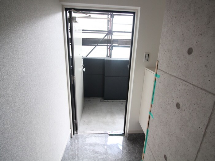 物件内観写真12　(玄関)